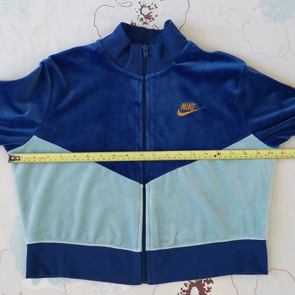 Nike velour cropped jacket - Picture 10 of 12